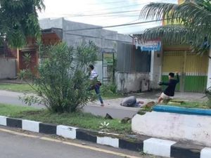 Viral Tiga Remaja Kejar-kejaran Berujung Pembacokan di Dompu Viral Tiga Remaja Kejar-kejaran Berujung Pembacokan di Dompu