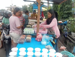 Berkah Ramadan Bagi Penjual Kue di Flores Timur, Raup Rp 1 Juta dalam Sehari