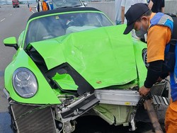 Bukan buat Kaum Mendang-mending, Segini Pajak Tahunan Porsche yang Tabrak Livina