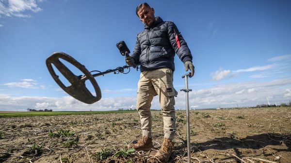 Potret Aksi Pemburu Harta Karun & Temuannya