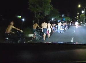 Tertangkap Balap Liar, 25 Remaja di Tuban Dihukum Tuntun Motor 4 Km Tertangkap Balap Liar, 25 Remaja di Tuban Dihukum Tuntun Motor 4 Km