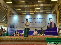 Buka Bersama di Masjid Istiqlal, Sandiaga Ajak Pertahankan Reputasi Wisata Halal