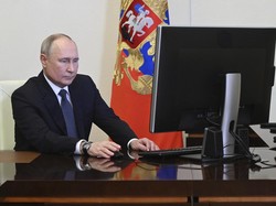 Pengunjuk Rasa di London-Paris Menentang Terpilihnya Kembali Putin