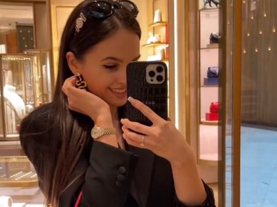 8 Foto Wanita Dikritik Nikahi Miliuner Dubai: Lebih Baik Nangis di Private Jet