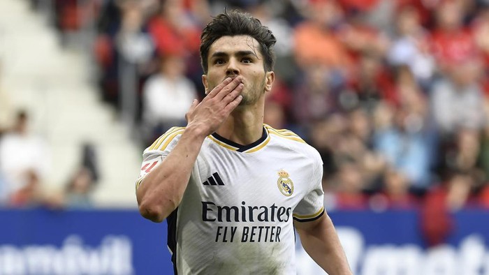 Real Madrids Brahim Diaz celebrates after scoring his sides third goal during the Spanish La Liga soccer match between Osasuna and Real Madrid at the El Sadar stadium in Pamplona, Spain, Saturday, March 16, 2023. (AP Photo/Alvaro Barrientos)