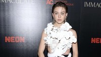 Sydney Sweeney Tampil Tanpa Busana di Iklan Olahraga, Dikritik Terlalu Seksual