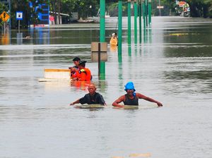 Terendam Banjir, Jalan Pantura Demak-Semarang Terputus