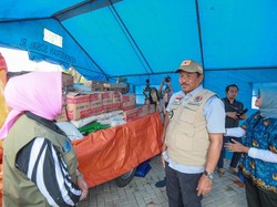 Tinjau Banjir Grobogan, Pj Gubernur Jateng Serahkan Bantuan Rp 293 Juta