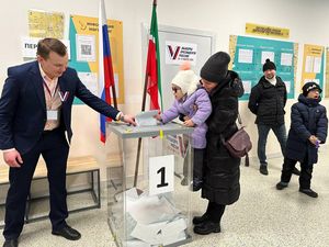 Warga Rusia Antusias Memilih Presiden Warga Rusia Antusias Memilih Presiden