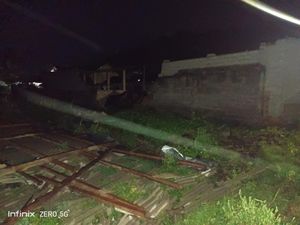 Sebanyak 17 Rumah Porak-poranda Diterjang Angin di Lombok Timur