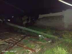 Sebanyak 17 Rumah Porak-poranda Diterjang Angin di Lombok Timur