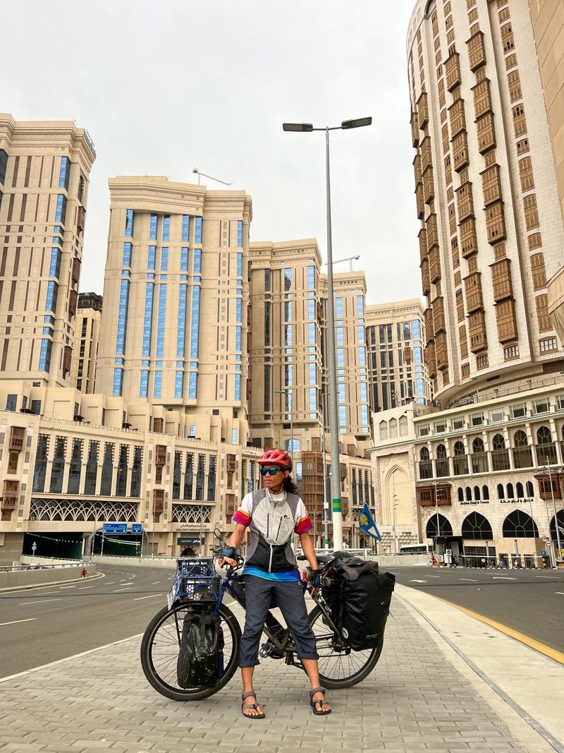 Abdul Rahman Yuni Siswanto naik sepeda ke Tanah Suci.