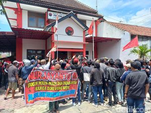 Simpatisan Juga Geruduk Kantor PDIP Sukoharjo Buntut Isu 2 Caleg Tak Dilantik