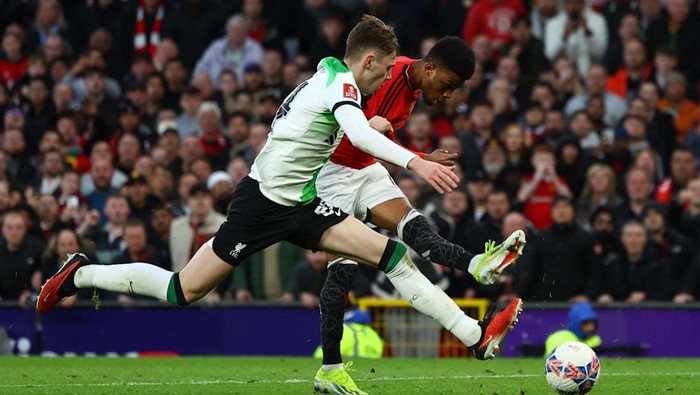 Amad Diallo, Berpuasa, Cetak Gol dan MU Menang Soccer Football - FA Cup - Quarter Final - Manchester United v Liverpool - Old Trafford, Manchester, Britain - March 17, 2024
Manchester United's Amad Diallo celebrates scoring their fourth goal REUTERS/Molly Darlington