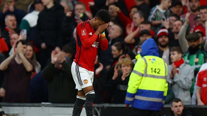 Amad Diallo, Berpuasa, Cetak Gol dan MU Menang Soccer Football - FA Cup - Quarter Final - Manchester United v Liverpool - Old Trafford, Manchester, Britain - March 17, 2024
Manchester United's Amad Diallo celebrates scoring their fourth goal REUTERS/Molly Darlington