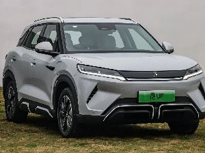 Ini BYD Yuan UP, Mobil Listrik Seharga Rp 174 Juta yang Sudah Ada di Dealer Ini BYD Yuan UP, Mobil Listrik Seharga Rp 174 Juta yang Sudah Ada di Dealer