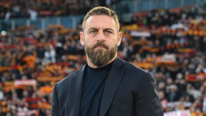 ROME, ITALY - MARCH 17: AS Roma coach Daniele De Rossi during the Serie A TIM match between AS Roma and US Sassuolo at Stadio Olimpico on March 17, 2024 in Rome, Italy. (Photo by Luciano Rossi/AS Roma via Getty Images)