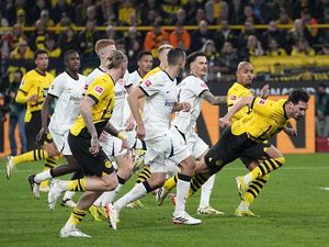 Dortmund Vs Frankfurt: Die Borussen Menang Comeback 3-1