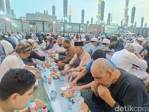 Syahdunya Buka Puasa Ramadan di Madinah