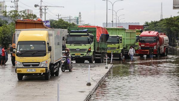 Pascabanjir, Jalur Pantura Semarang Mulai Bisa Dilalui Kendaraan