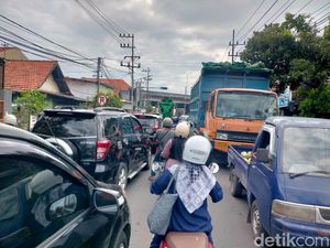 Awal Pekan Bulan Ramadan Perbatasan Surabaya-Sidoarjo-Gresik Macet
