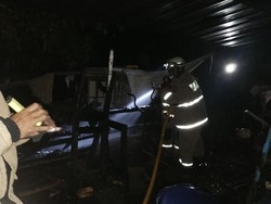 Warga Jaktim Nabun Sampah Lalu Api Membesar, Kandang Ayam dan Soang Tersambar