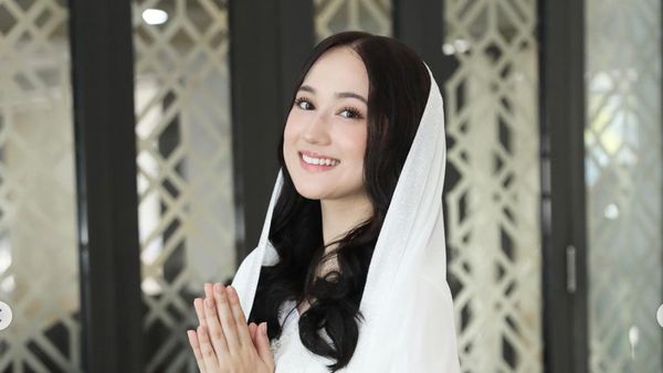 7 Foto Laura Moane Pacar Al Ghazali Tampil Berkerudung, Cantiknya Bikin Adem