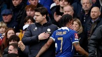 Pada prosesnya Boehly, menurut laporan tersebut, gagal meyakinkan Arne Slot dengan proyek di Chelsea. Akhirnya Mauricio Pochettino pun ditunjuk pada Juli 2023. Foto: Action Images via Reuters/Andrew Boyers