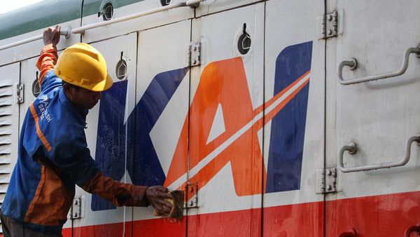 Melihat Langsung Bagaimana Lokomotif Kereta Dirawat