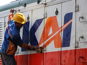 Heboh di Medsos! Pelamar Rela Desak-desakan demi Lowongan Cuci Kereta Heboh di Medsos! Pelamar Rela Desak-desakan demi Lowongan Cuci Kereta