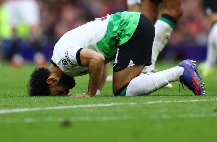 Soccer Football - FA Cup - Quarter Final - Manchester United v Liverpool - Old Trafford, Manchester, Britain - March 17, 2024 Liverpools Mohamed Salah celebrates scoring their second goal REUTERS/Molly Darlington