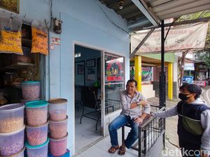Perempuan Cimahi Ogah Bawa Bayinya Usai Melahirkan di Pangkas Rambut Perempuan Cimahi Ogah Bawa Bayinya Usai Melahirkan di Pangkas Rambut