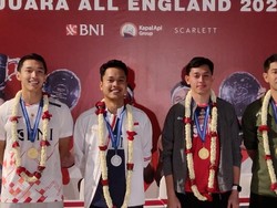 Momen Pebulutangkis RI Peraih Juara All England 2024 Tiba di Tanah Air