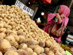 Penjualan Buah Meningkat di Bulan Ramadan Penjualan Buah Meningkat di Bulan Ramadan