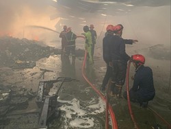 Gudang Distributor Minyak Goreng-Sabun di KIMA Makassar Hangus Terbakar