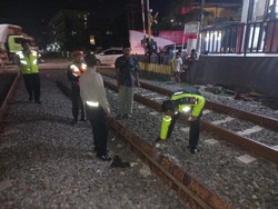 Terobos Palang Pintu, Pemotor di Sidoarjo Tewas Tertabrak KA Argo Semeru