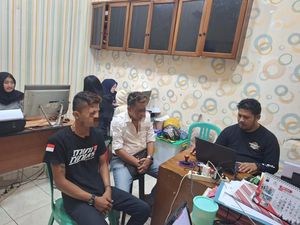 Jual Wanita Muda Open BO Via MiChat, 3 Muncikari Diringkus di Purwokerto Jual Wanita Muda Open BO Via MiChat, 3 Muncikari Diringkus di Purwokerto