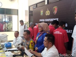 Polisi Bongkar Pabrik Meterai Palsu di Cikarang, 6 Tersangka Ditangkap