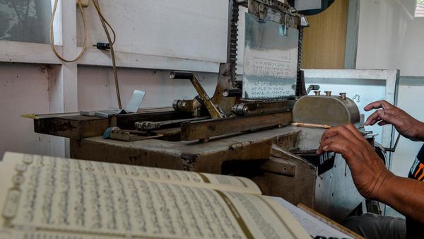 Mengintip Pembuatan Al-Quran Braille di Bandung