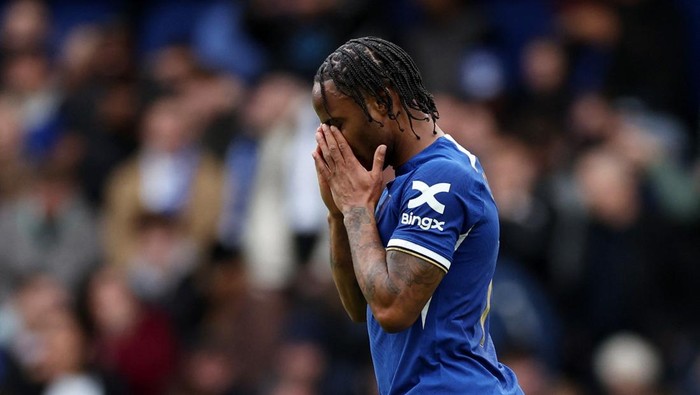 raheem sterling chelsea chelsea vs leicester city piala fa fa cup Soccer Football - FA Cup - Quarter Final - Chelsea v Leicester City - Stamford Bridge, London, Britain - March 17, 2024 Chelsea's Raheem Sterling reacts after a missed chance Action Images via Reuters/Andrew Boyers