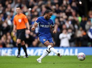 Sterling Dikritik Usai Serobot Tugasnya Cole Palmer