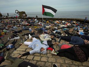 Ratusan Warga Spanyol Berbaring di Tanah Bentuk Protes Genosida di Gaza