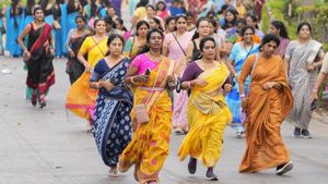Ribuan Emak-emak India Ikut Maraton Pakai Saree, Begini Kemeriahannya