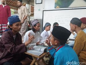 Rumah Tuli Majalengka: Untaian Kalimat Suci dalam Sunyi