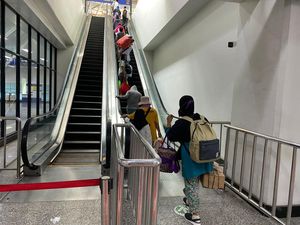 Warga Bingung Eskalator di Stasiun Manggarai Bolak-balik Mati Warga Bingung Eskalator di Stasiun Manggarai Bolak-balik Mati