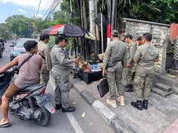 Satpol PP Denpasar Berburu Pedagang di Trotoar, Warga Diminta Ikut Lapor