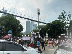 Massa Demo di KPU, Lalin Arah Menteng Tersendat