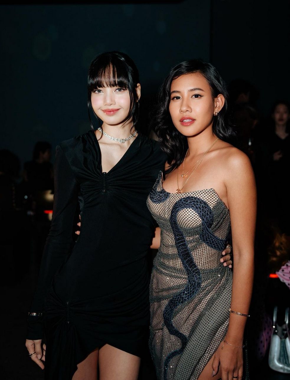 Shenina Cinnamon dan Lisa BLACKPINK di Acara Bulgari Studio.