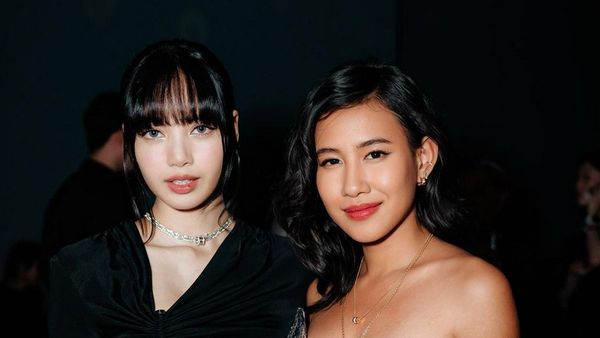 Shenina Cinnamon Foto Bareng Lisa BLACKPINK, Pinggang Dirangkul Bikin Iri