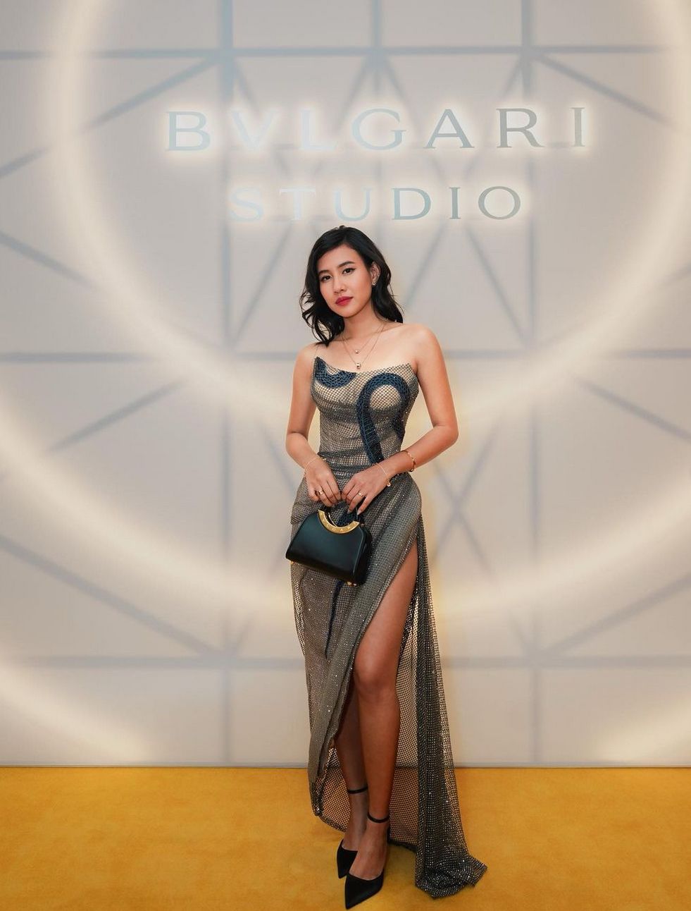Shenina Cinnamon dan Lisa BLACKPINK di Acara Bulgari Studio.